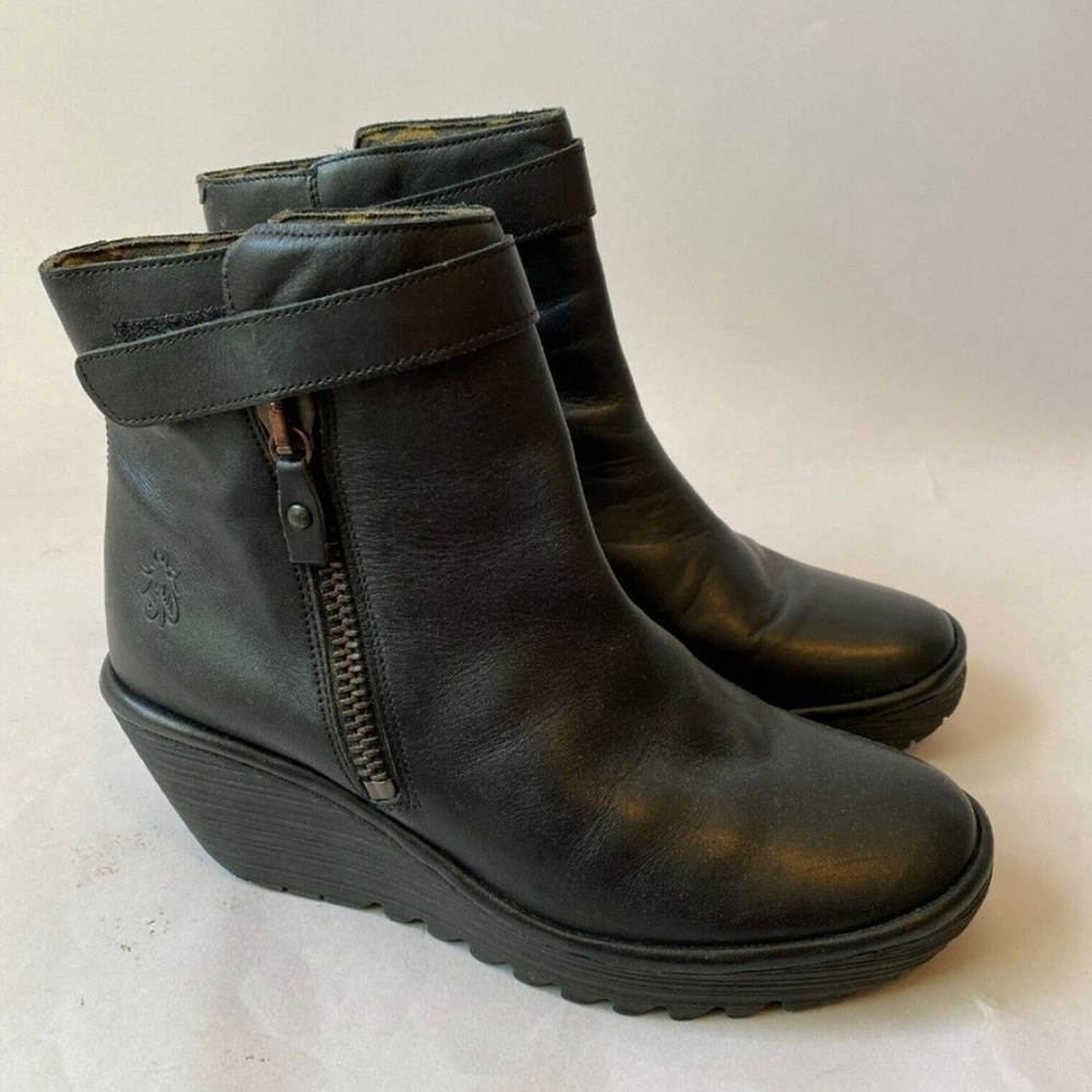 Fly London Yegi black leather slouchy ruched wedge Size 10